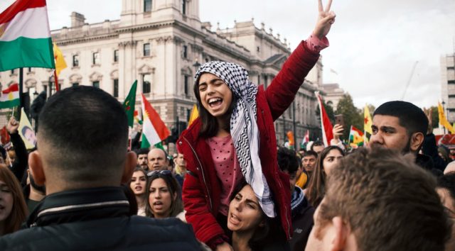 Iranin naiset nousevat valtion sortoa vastaan